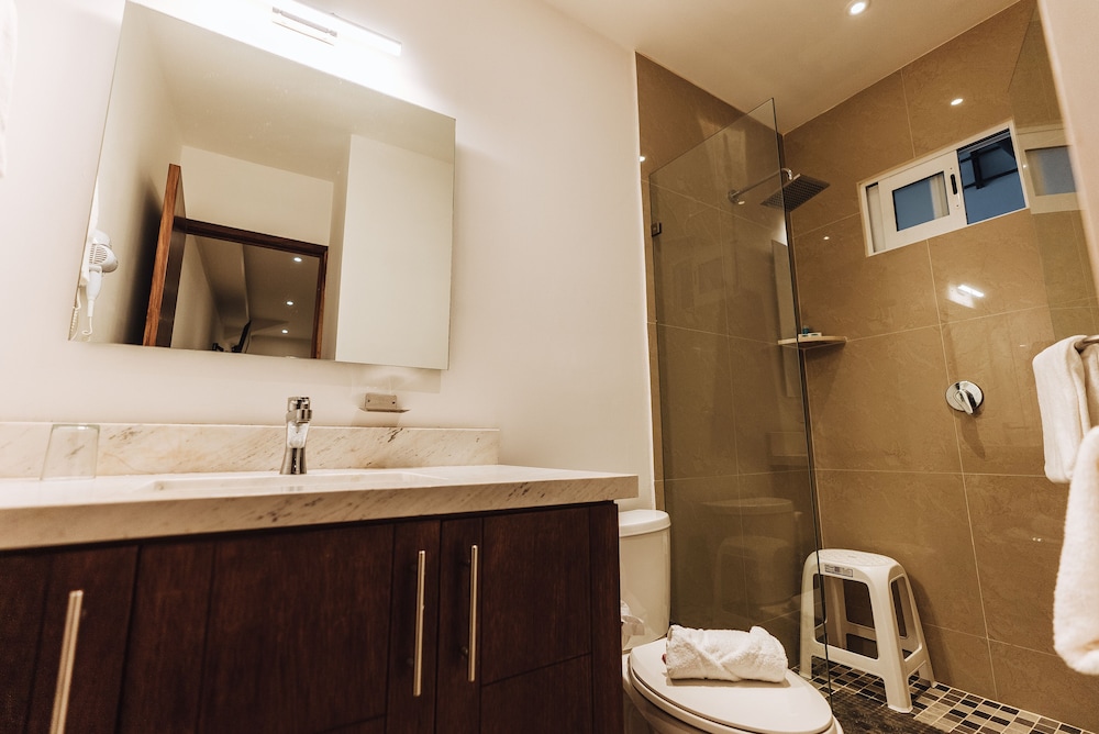 Comfort Suite, 2 Bedrooms, Refrigerator - Photo 2