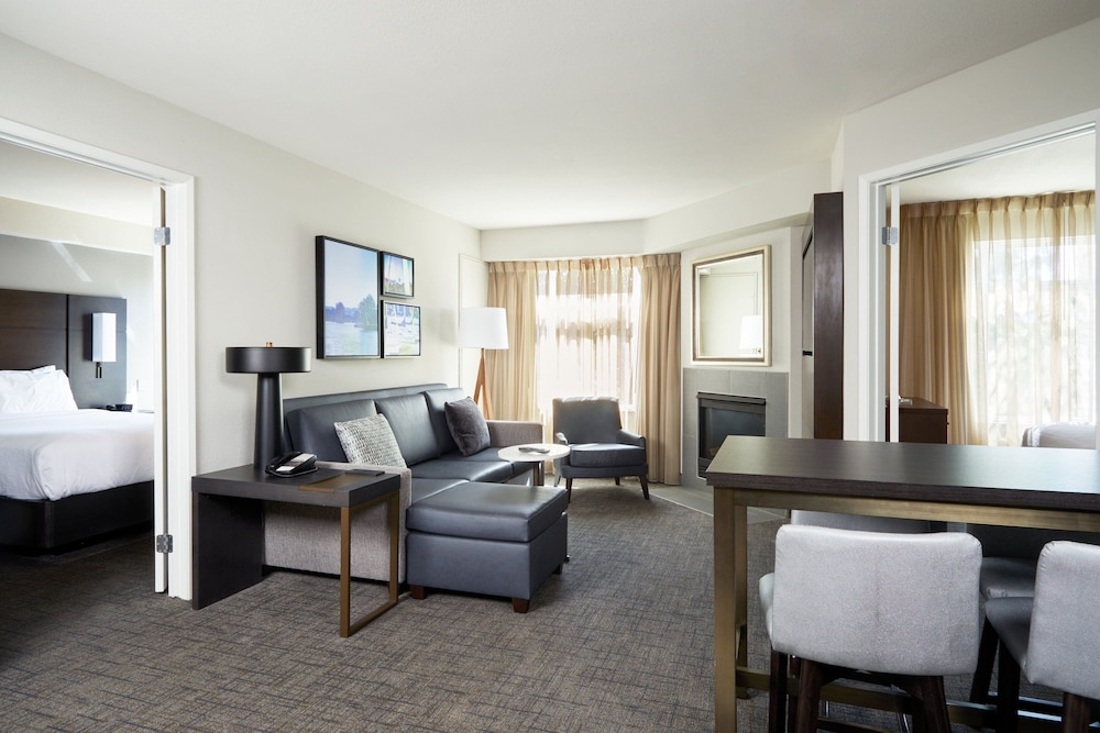 Suite, 2 Bedrooms, Fireplace - Photo 1