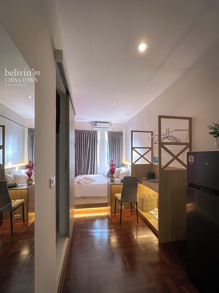 Comfort Studio, 1 King Bed photo 3