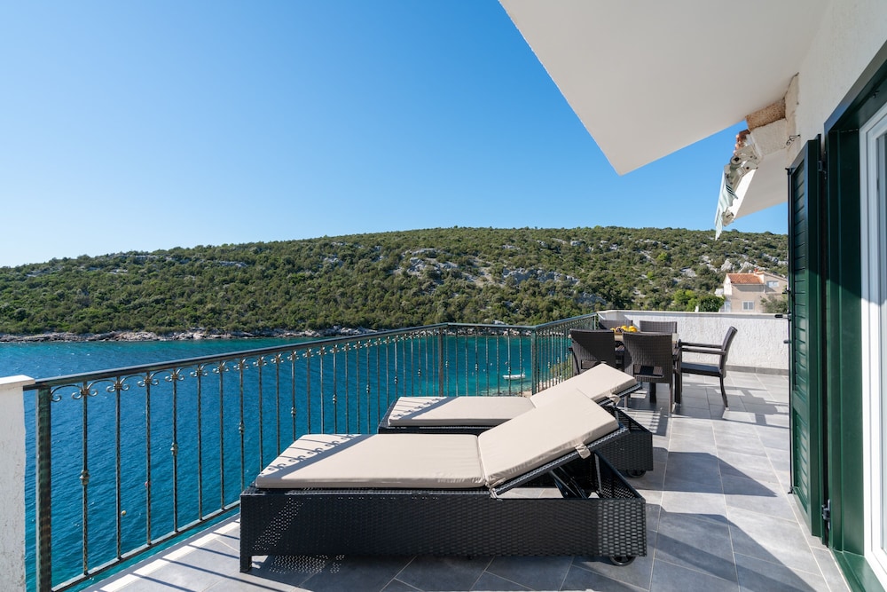 Family Villa, Multiple Bedrooms, Sea Facing (Villa Sine With Amazing Sea Panorama) photo 3