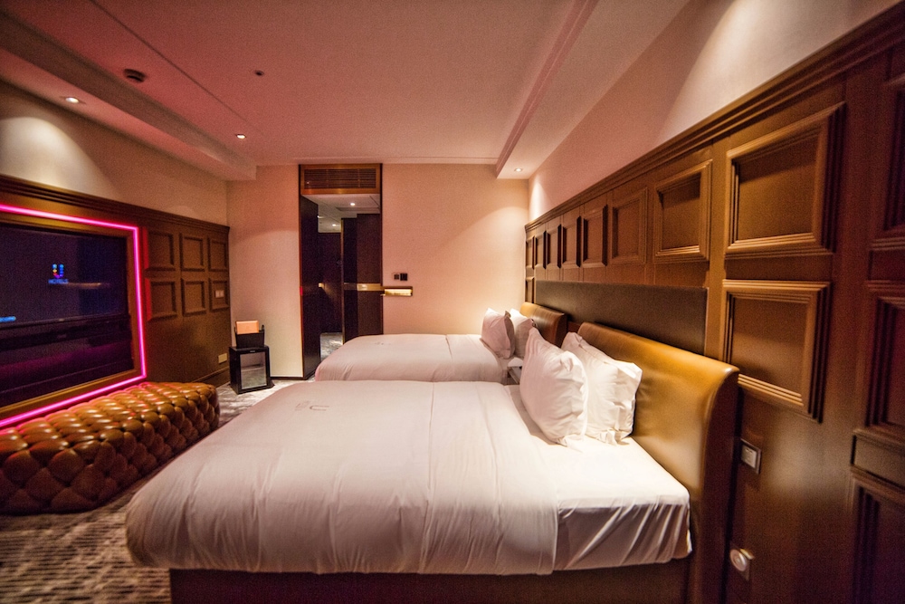 Superior Twin Room with Mountain View photo 2