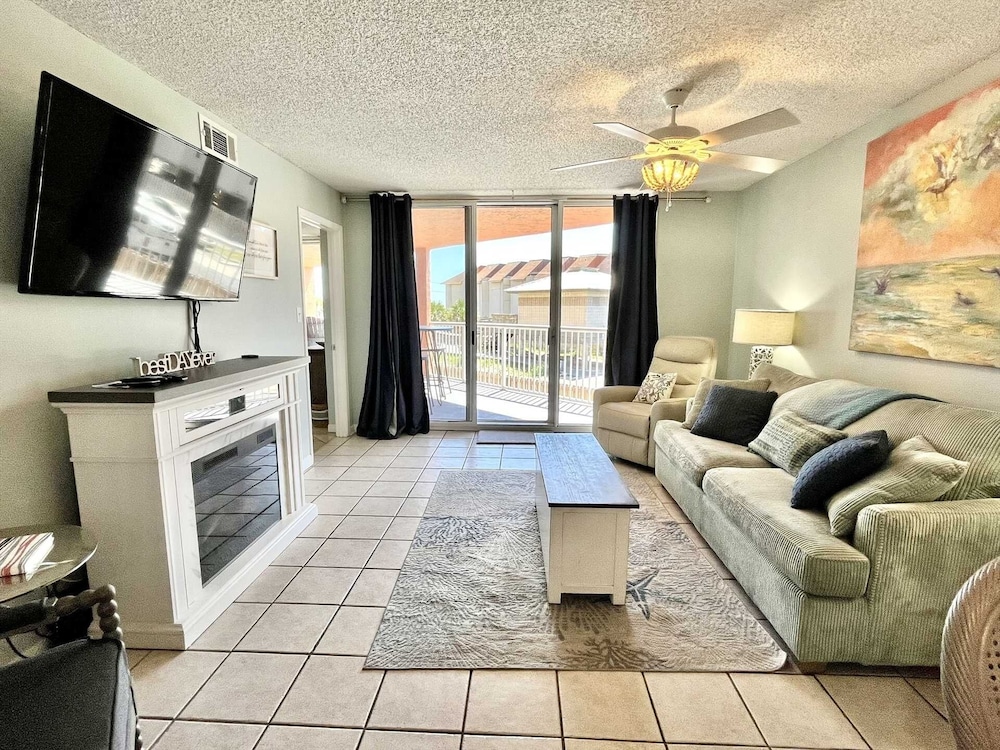 Condo, 2 Bedrooms