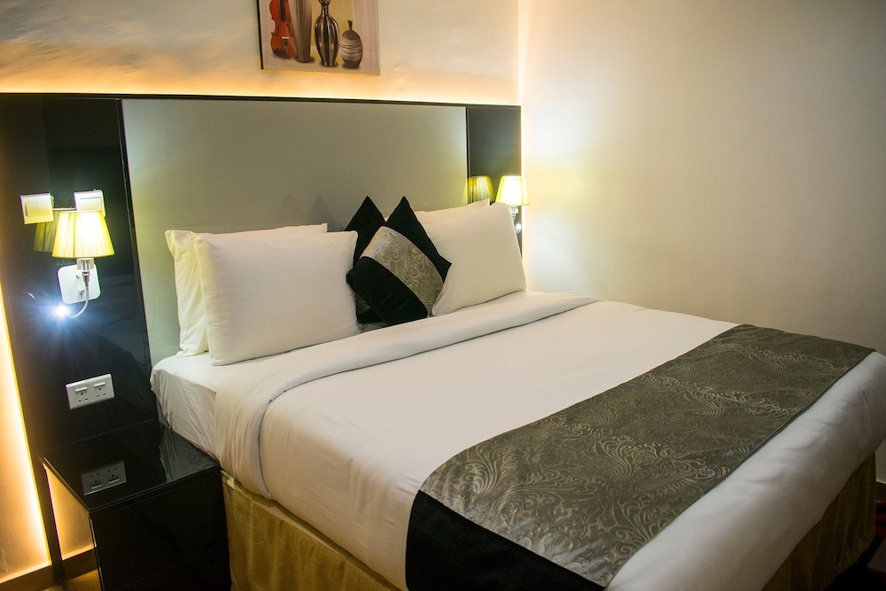 Deluxe Room - Photo 34