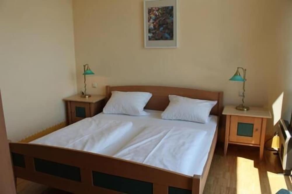 Apartment 2 photo 2
