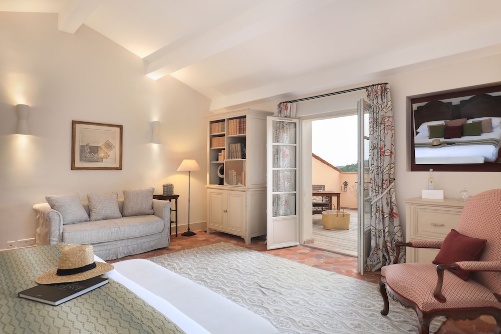 Suite (Large) photo 1