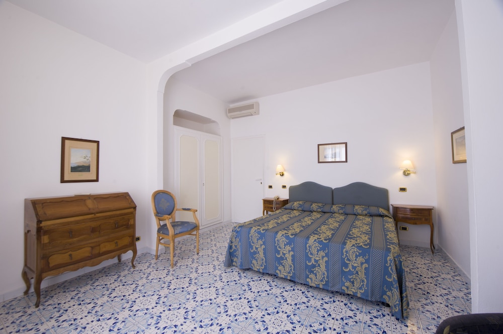 Standard Double or Twin Room, Balcony, Sea View - Photo 3