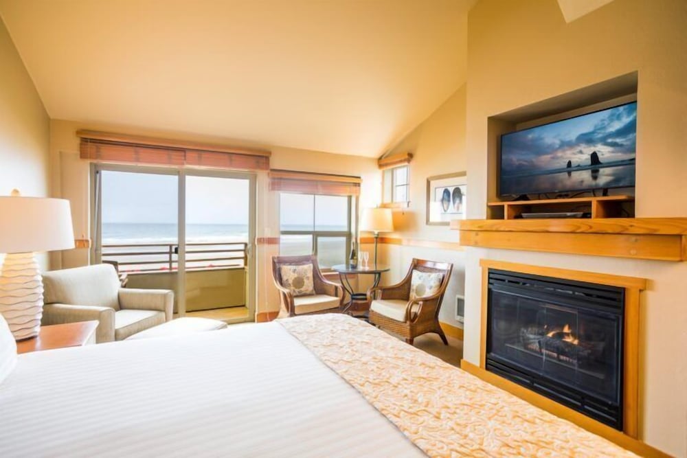 Ocean View Corner King Studio (Upper Floor North, Not Pet Friendly)