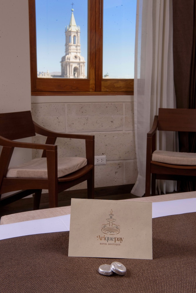 Deluxe Suite, 1 King Bed, Jetted Tub, City View photo 2