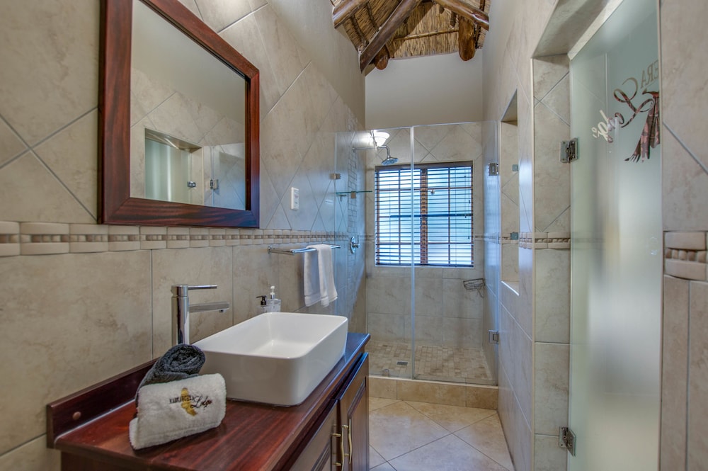 Double Room (Small 1) photo 2