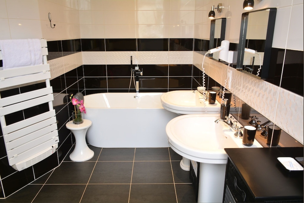 Premium Double or Twin Room, Accessible, Ensuite (Mobilité réduite-Toulouse) photo 3