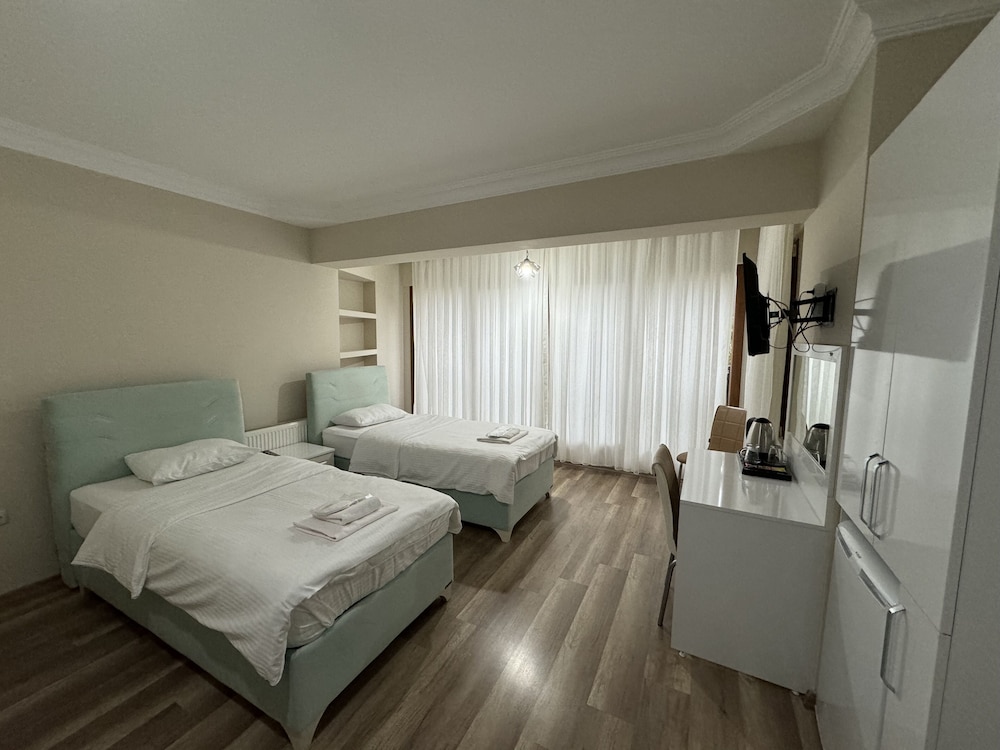 Standard Triple Room, Private Bathroom, Sea View photo 2