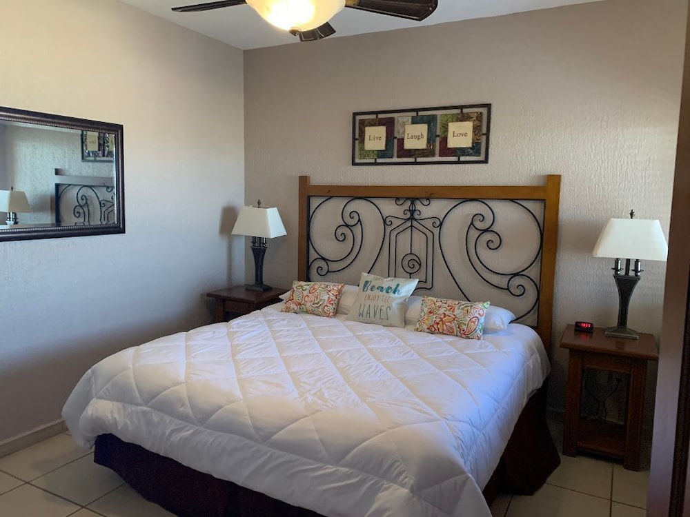 Condo, 2 Bedrooms, Sea View