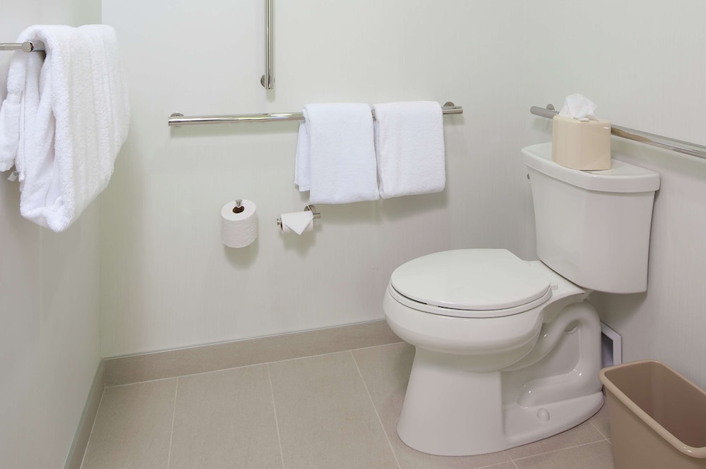Room, 2 Queen Beds, Accessible, Non Smoking (Roll-In Shower) photo 3