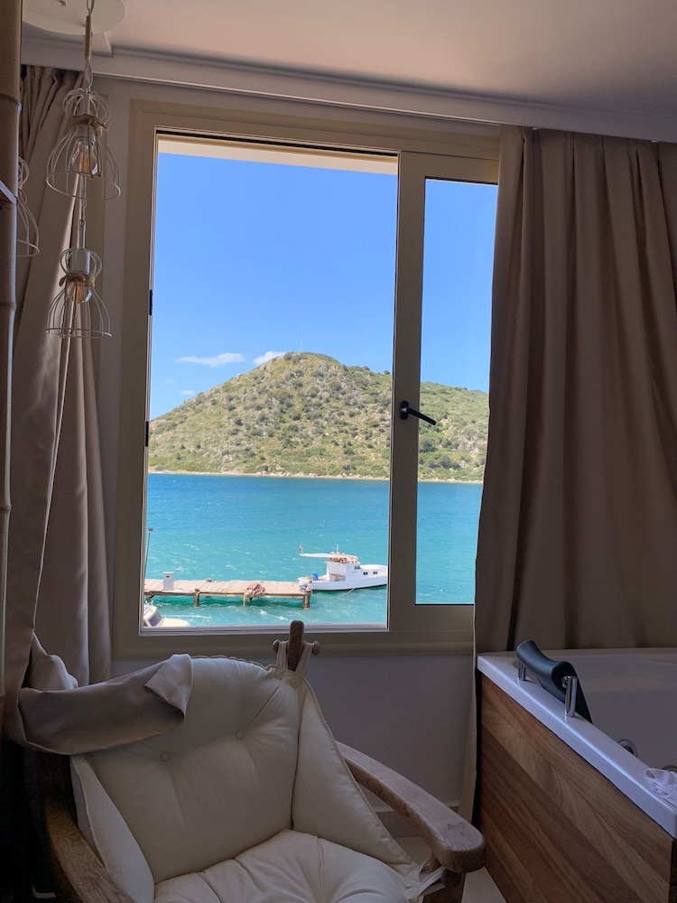 Sea View Double Room With jacuzzi - Photo 8