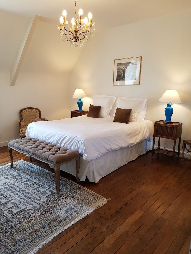 Standard Double Room (2eme étage N°6 sdb ouverte)