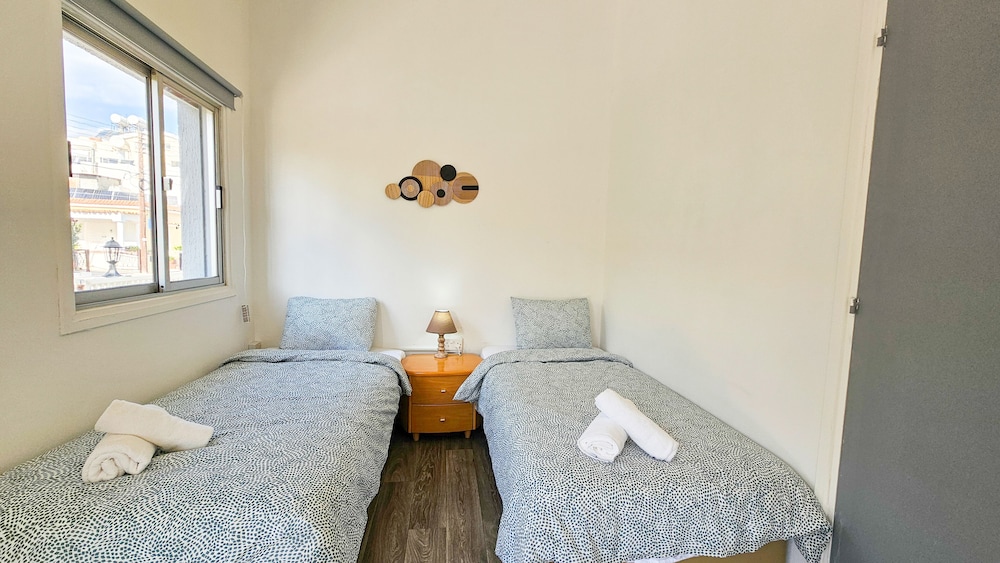 Basic Twin Room photo 2