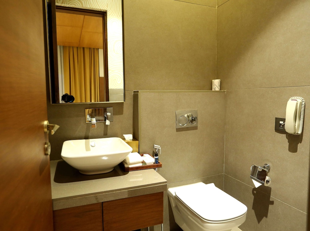 Deluxe Room, City View - Photo 3