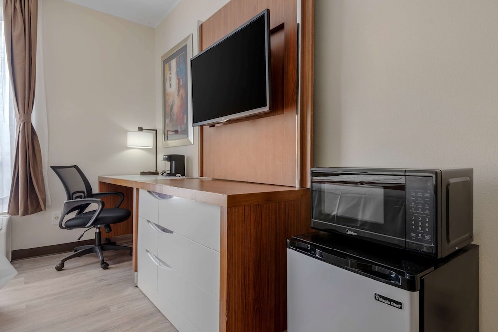 Standard Room, 1 King Bed, Non Smoking - Photo 7