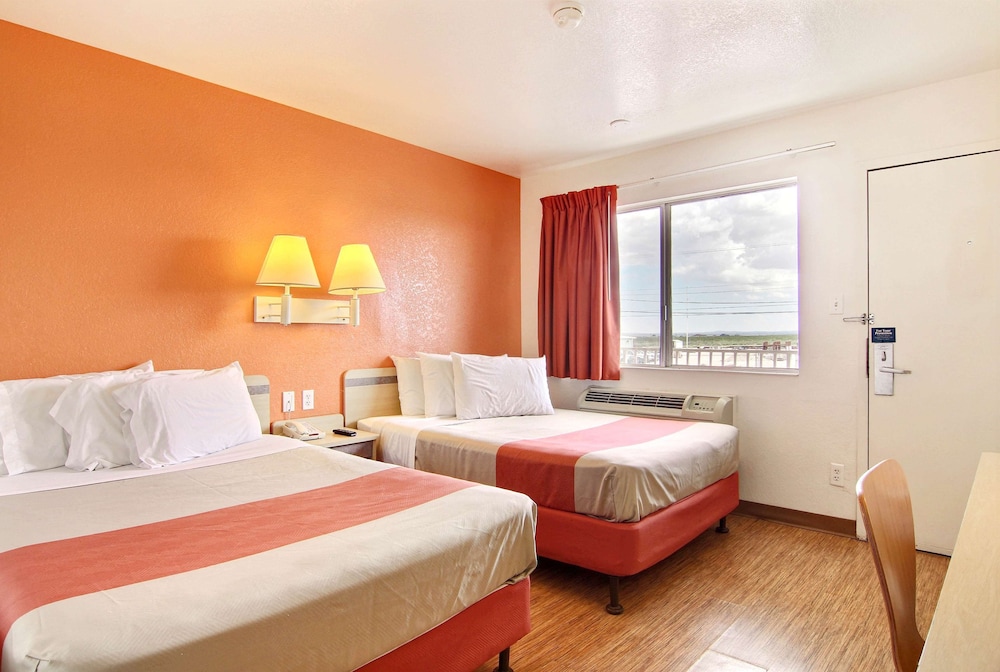Deluxe Room, 2 Double Beds, Non Smoking, Refrigerator & Microwave photo 3