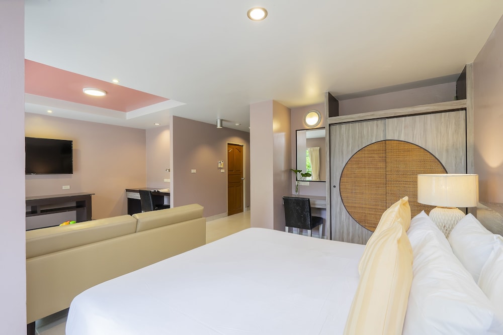 Deluxe Room - Photo 5
