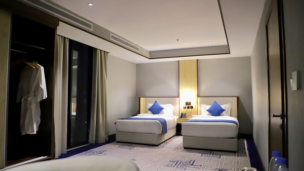 Royal Suite, 2 Bedrooms, City View photo 2