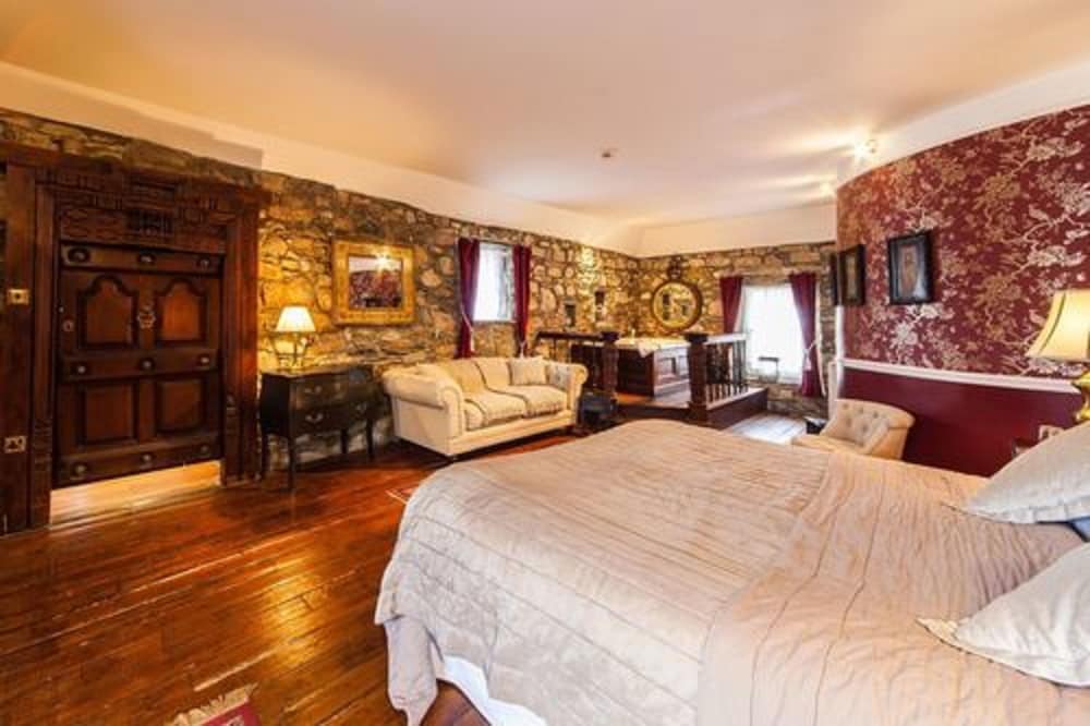 Traditional Suite photo 1