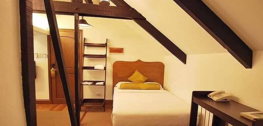 XOXO (Attic, Veranda) photo 1