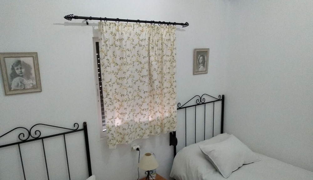 Basic Twin Room photo 2