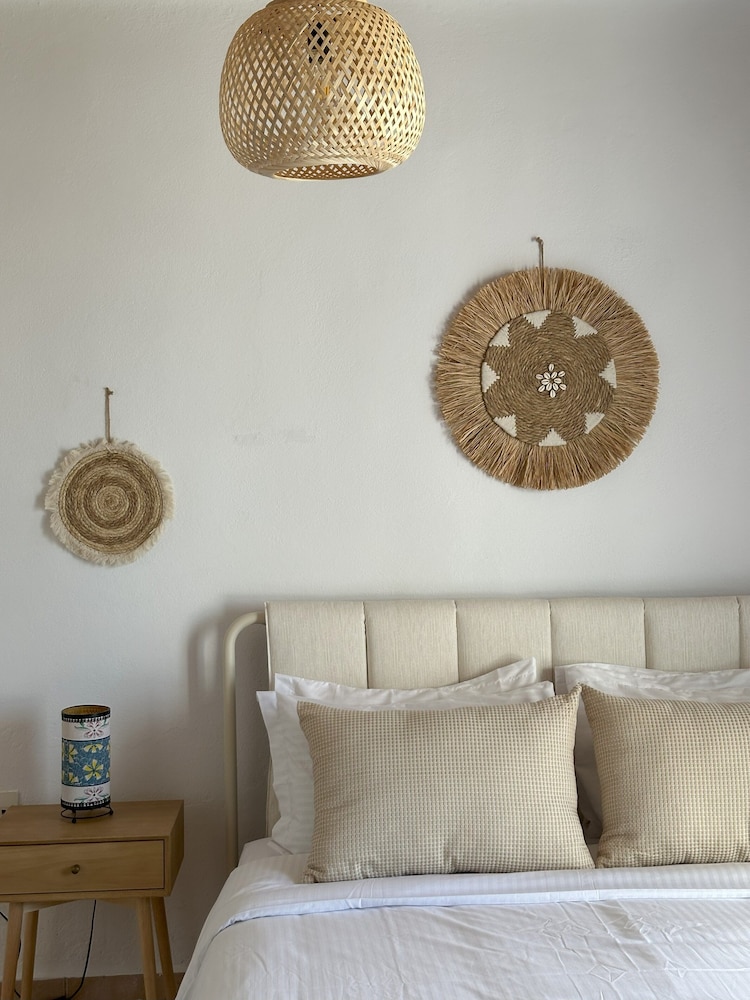 Nesa Paros