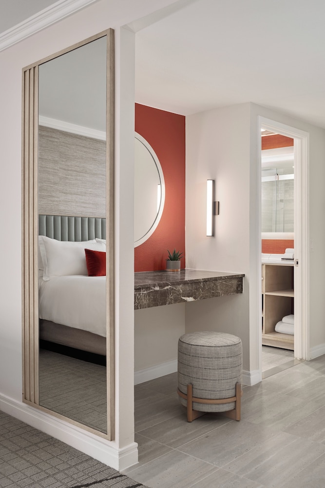 Suite, 1 King Bed (Canyon) - Photo 10