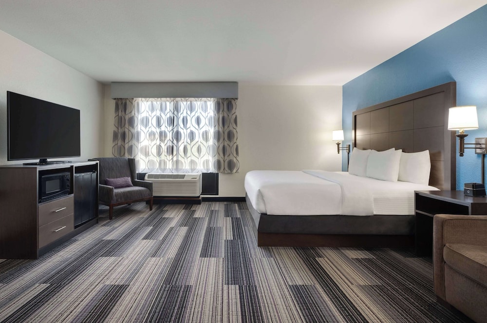 Deluxe Room, 1 King Bed, Non Smoking - Photo 1
