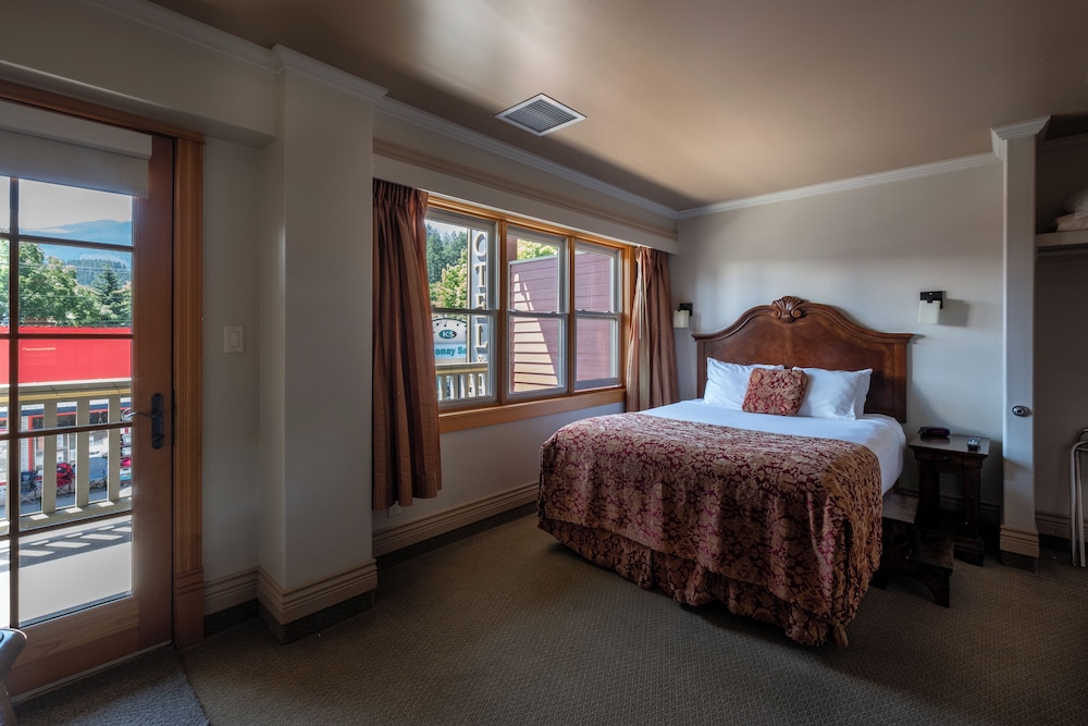 Standard Room, 1 Queen Bed, Mountain View