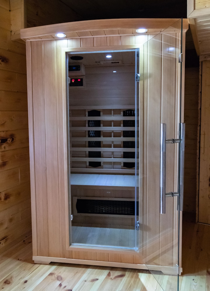 Suite, Hot Tub photo 3