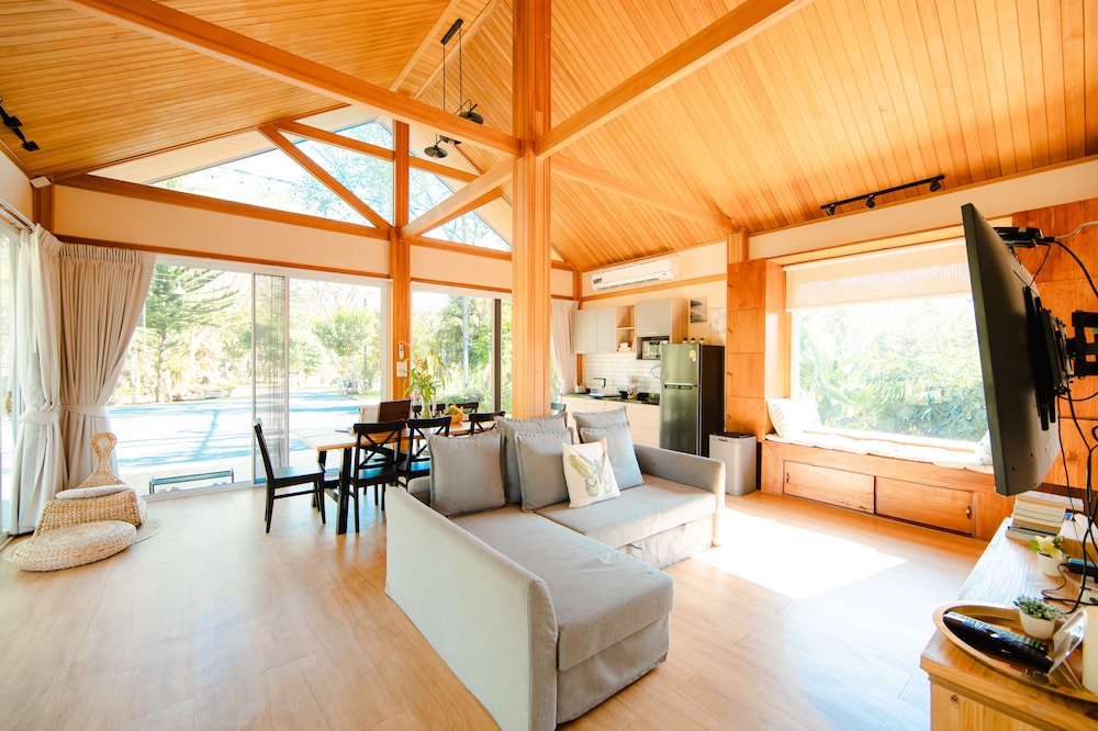 Two Bedroom Suite with Kitchen (Breakfast Included, Dinner Not Included) - Photo 12