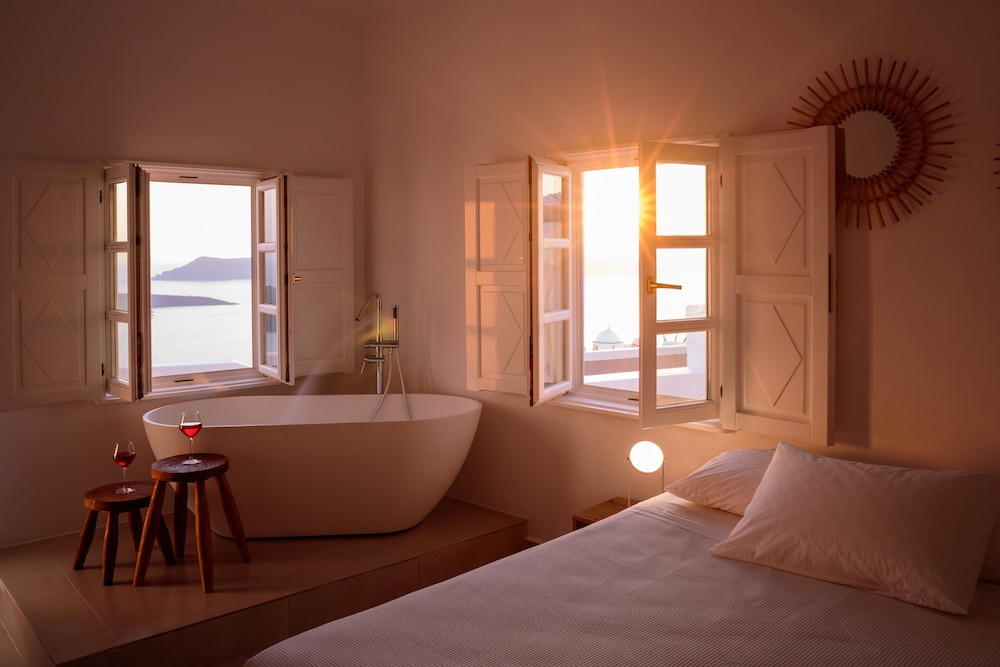 Deluxe Suite with Caldera View
