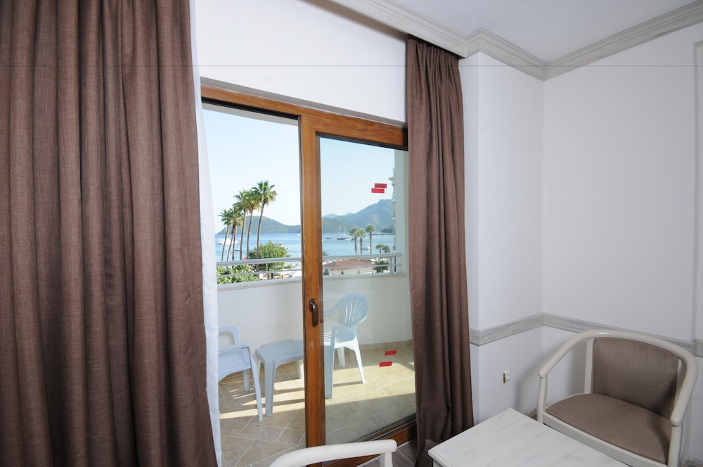 Standard Room, Partial Sea View photo 1