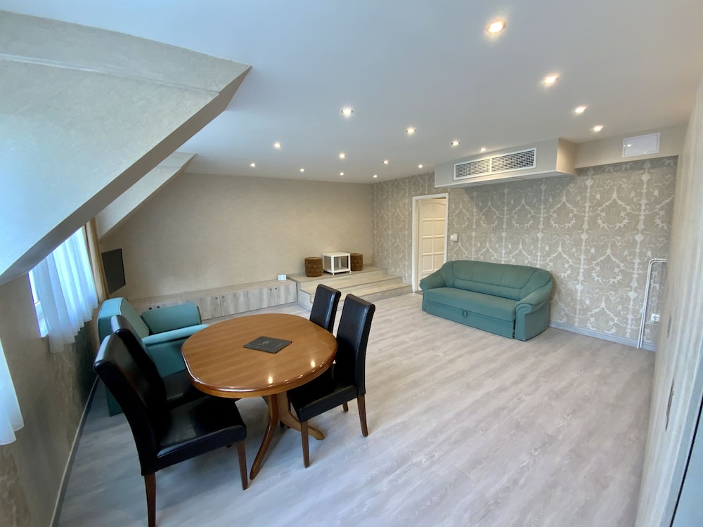 Standard Suite - Photo 3