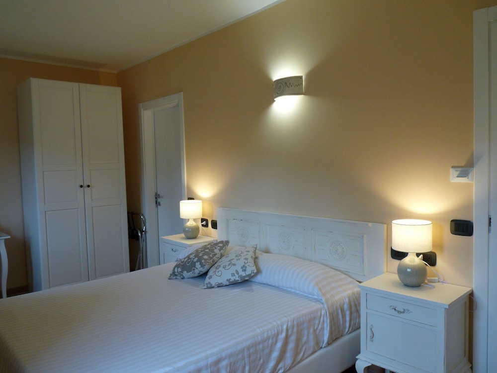 Double Room, 1 Queen Bed (Corniglia)