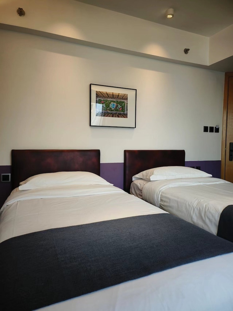 Corner Twin Room