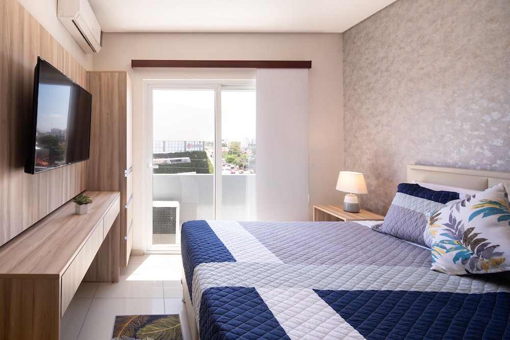 Junior Suite, 1 Queen Bed photo 2