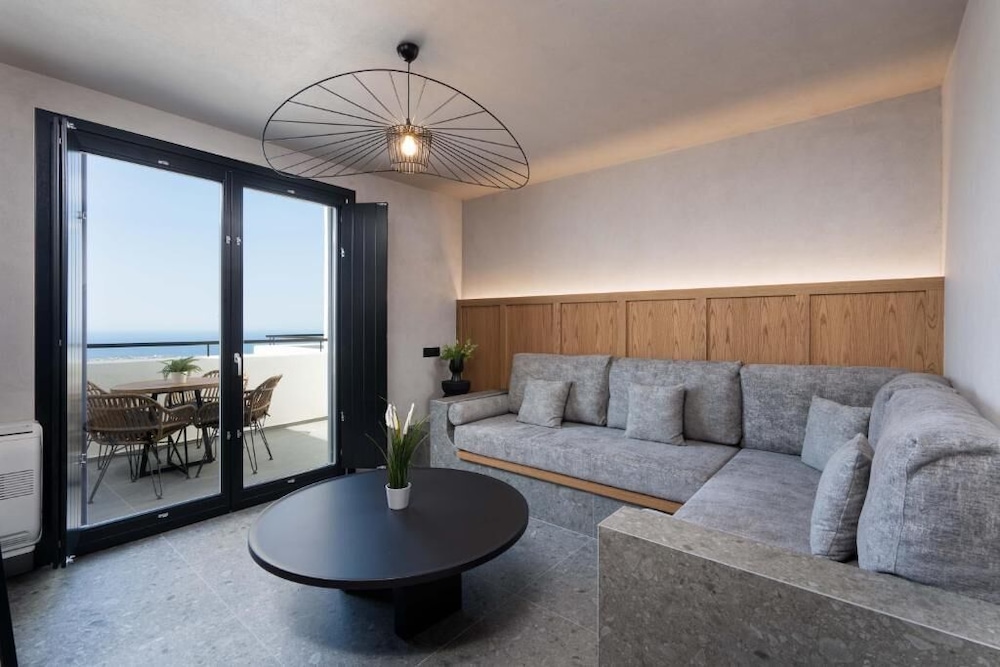 Dome Suite with Hot Tub and Sea View