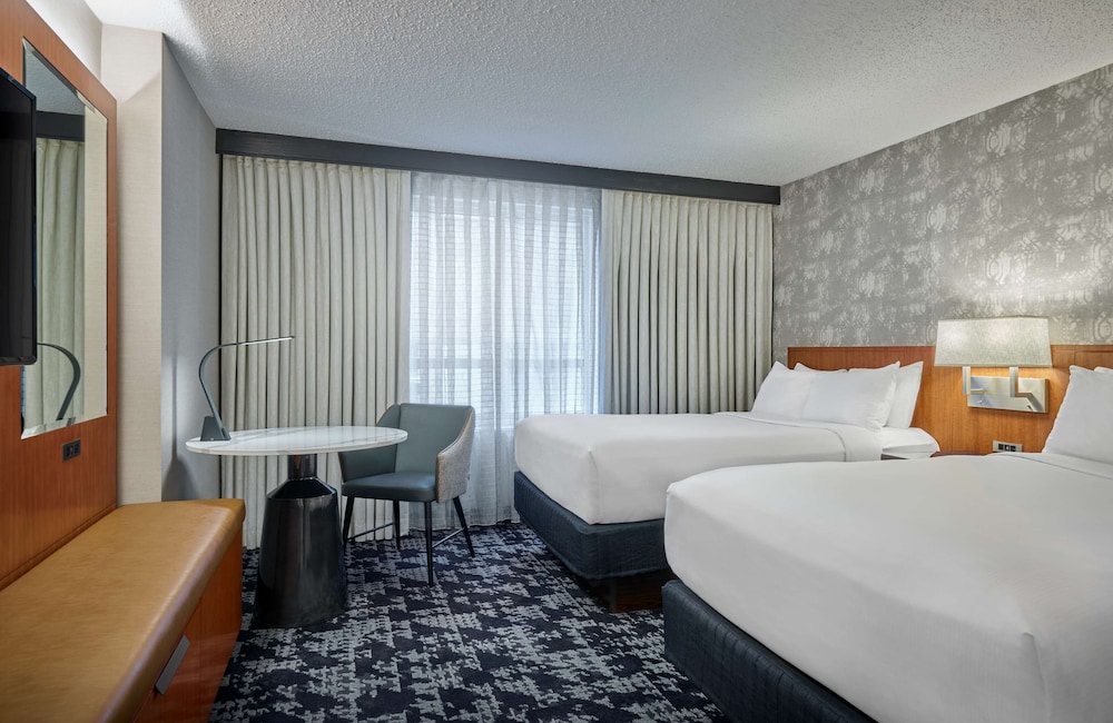 Suite, 2 Double Beds, Accessible, Bathtub (Mobility & Hearing) - Photo 1