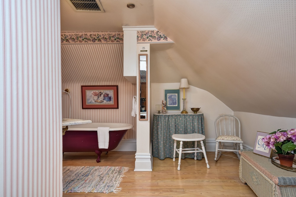 Suite (Evangeline) photo 3