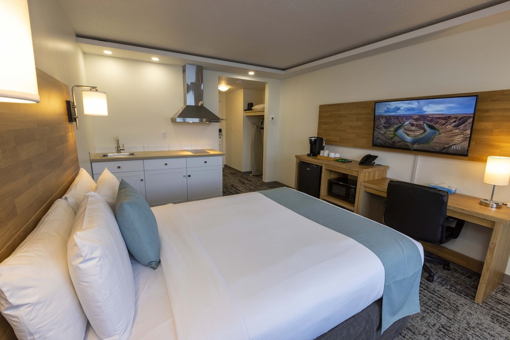 Deluxe Room, 1 Queen Bed, Kitchenette, Mountain View photo 1