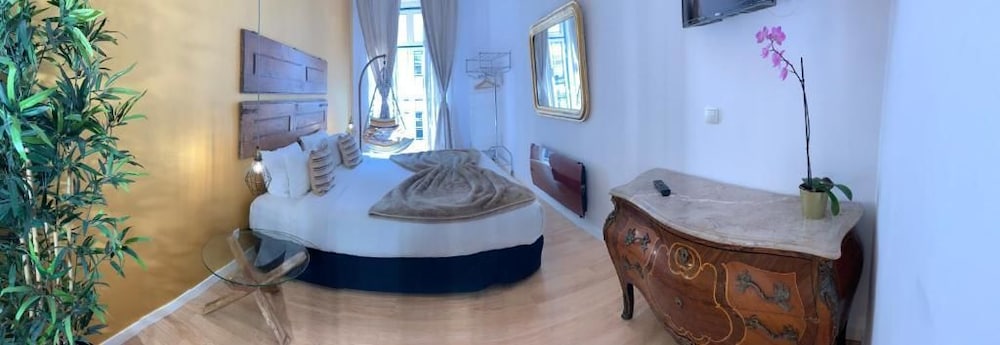 King Suite with Balcony photo 3