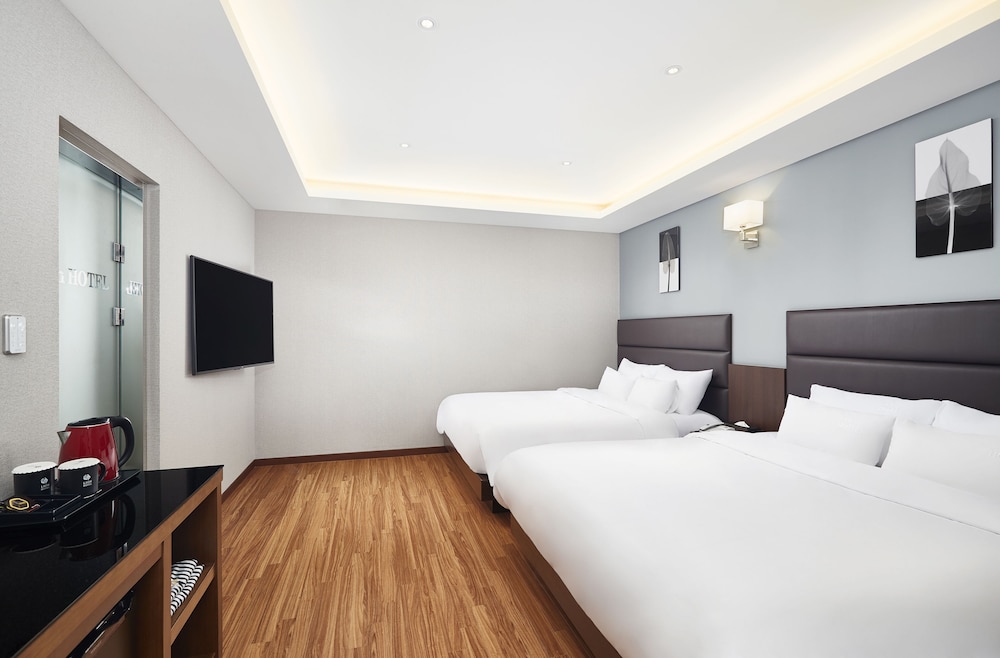 Family Twin Room photo 2