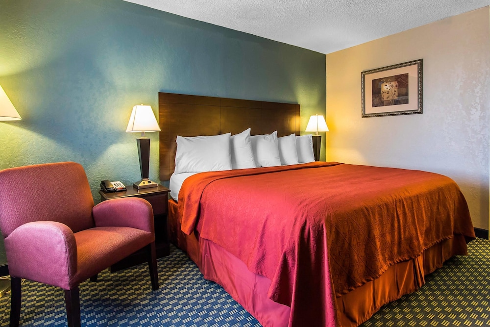 Standard Room, 1 King Bed, Smoking photo 2