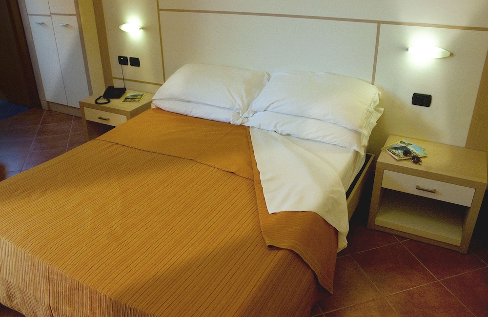 Deluxe Double Room, Pool Access