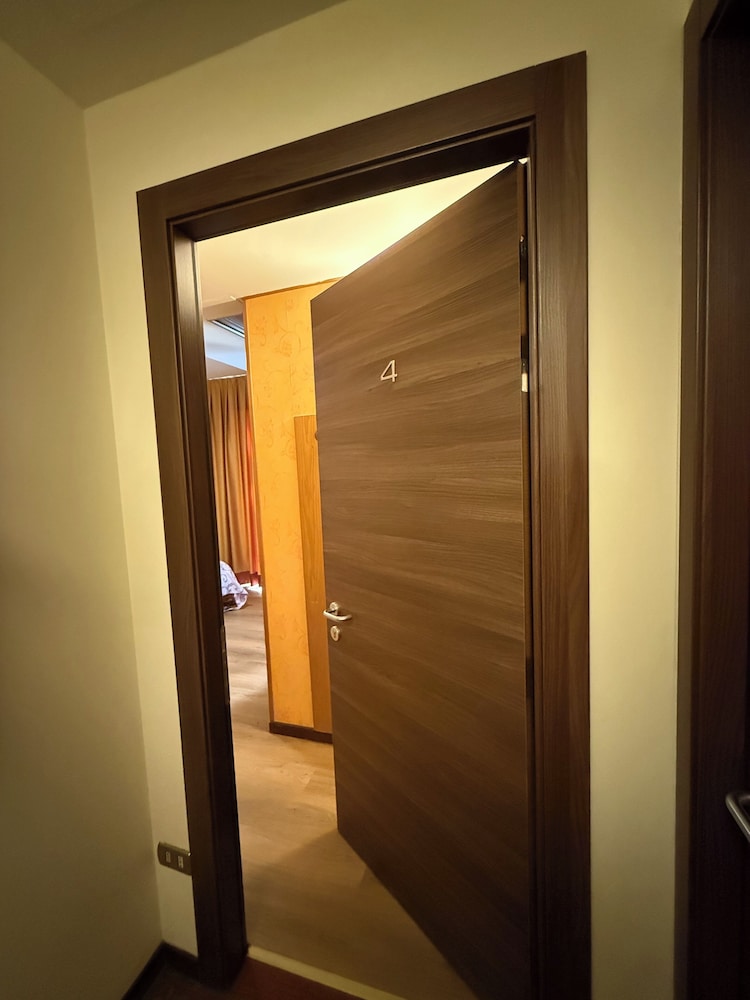 Single Room photo 2