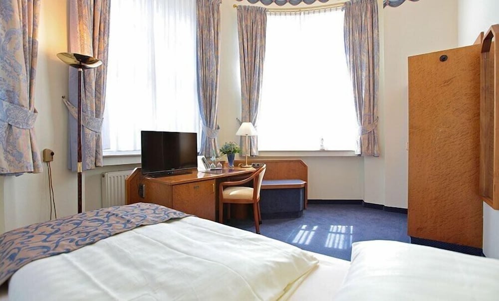 Oriel Single Room